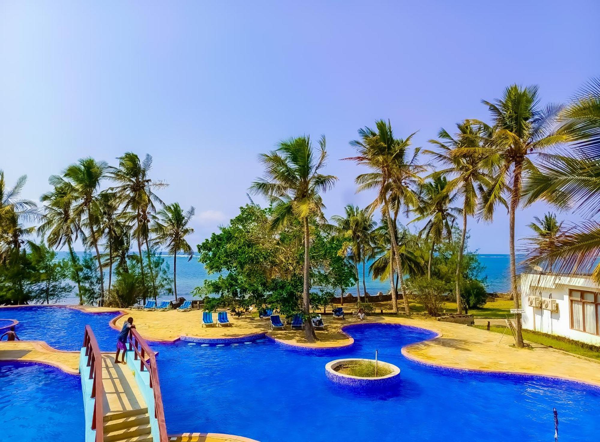 Ivory Beachfront Stays Mombasa Esterno foto