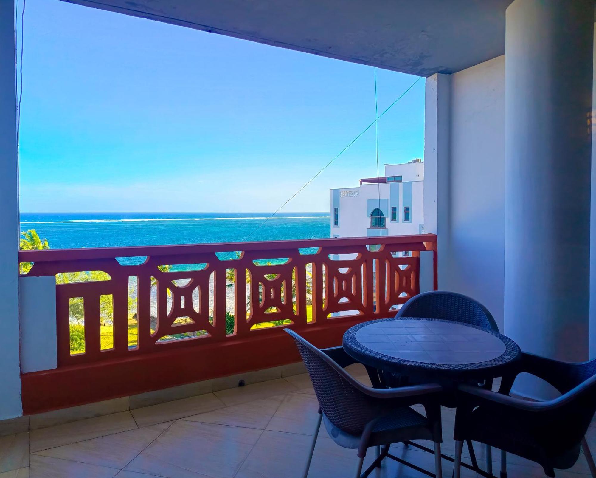 Ivory Beachfront Stays Mombasa Esterno foto