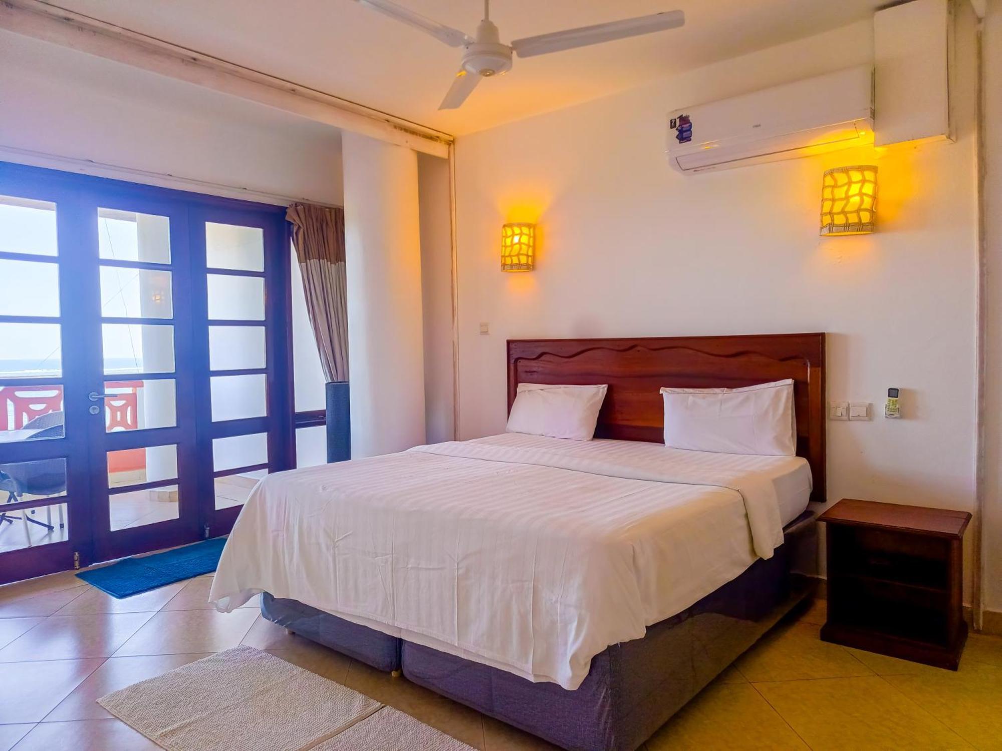 Ivory Beachfront Stays Mombasa Esterno foto