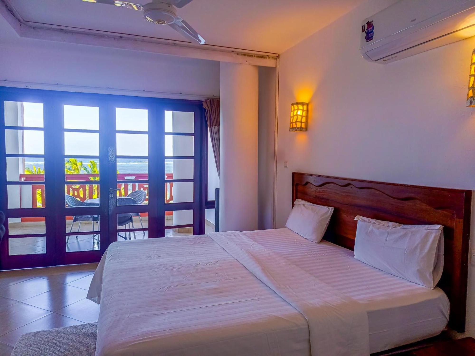 Ivory Beachfront Stays Mombasa Esterno foto