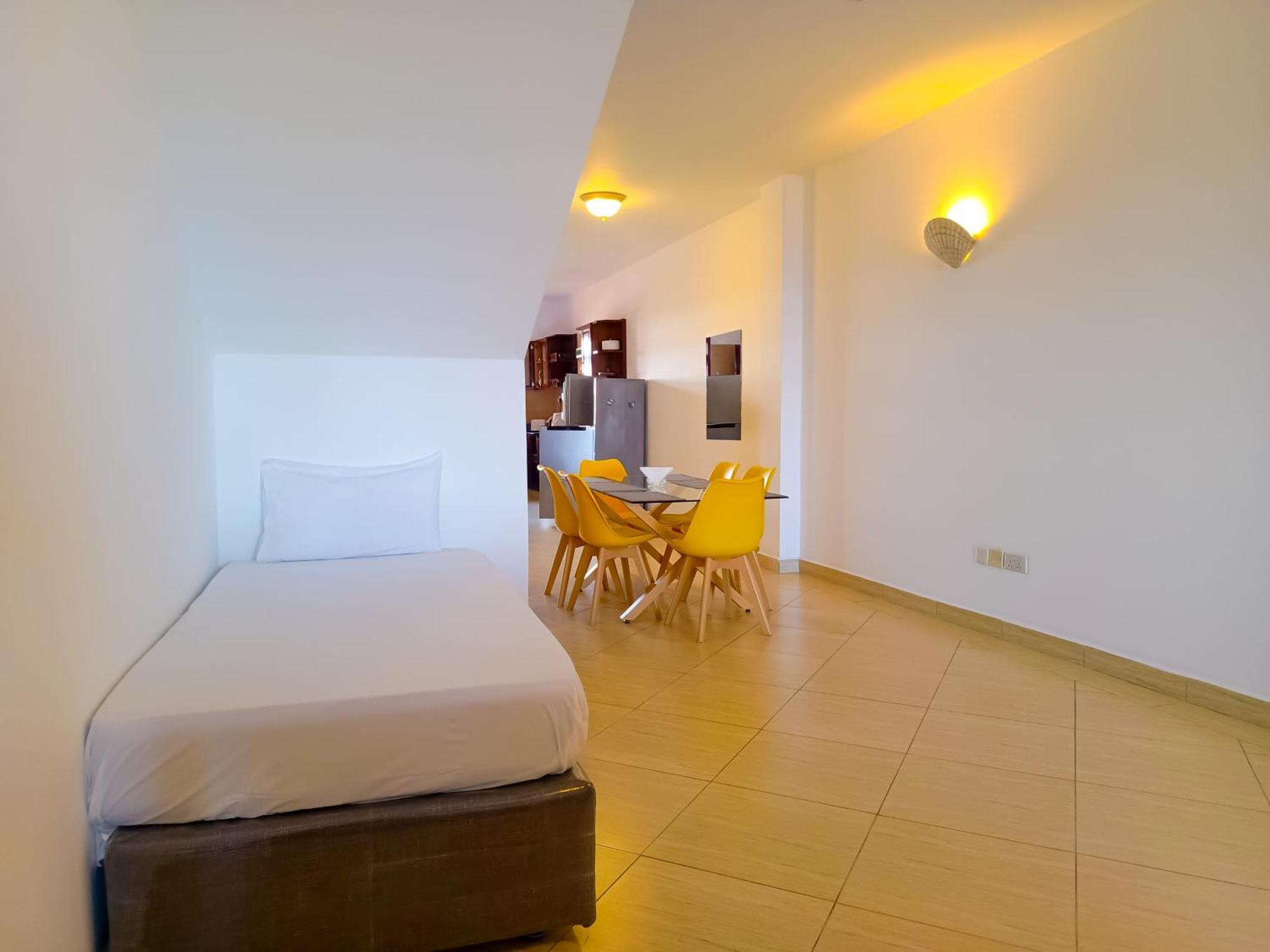 Ivory Beachfront Stays Mombasa Esterno foto