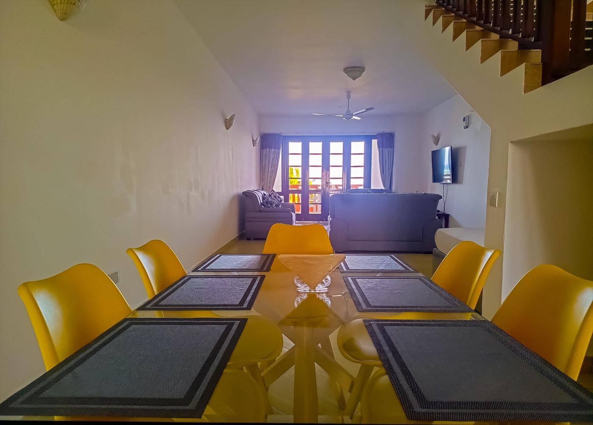 Ivory Beachfront Stays Mombasa Esterno foto
