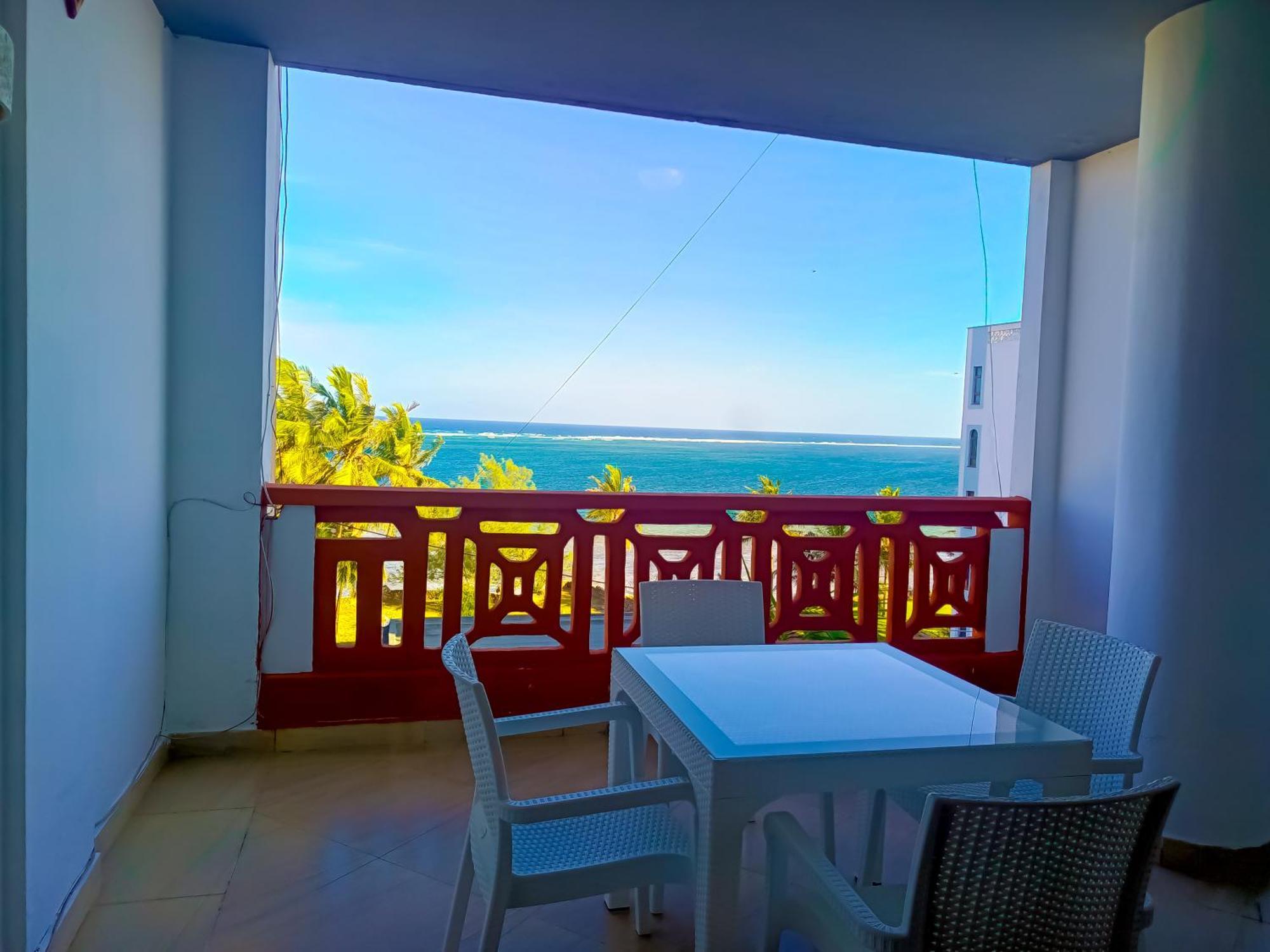 Ivory Beachfront Stays Mombasa Esterno foto